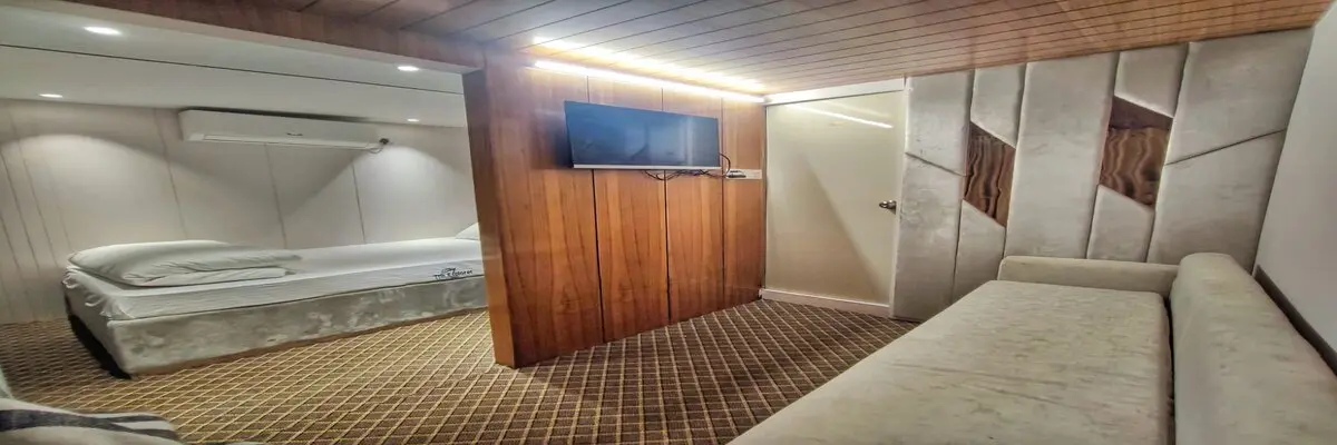 MV The Explorer: Comfortable Accommodation & Culinary Experience