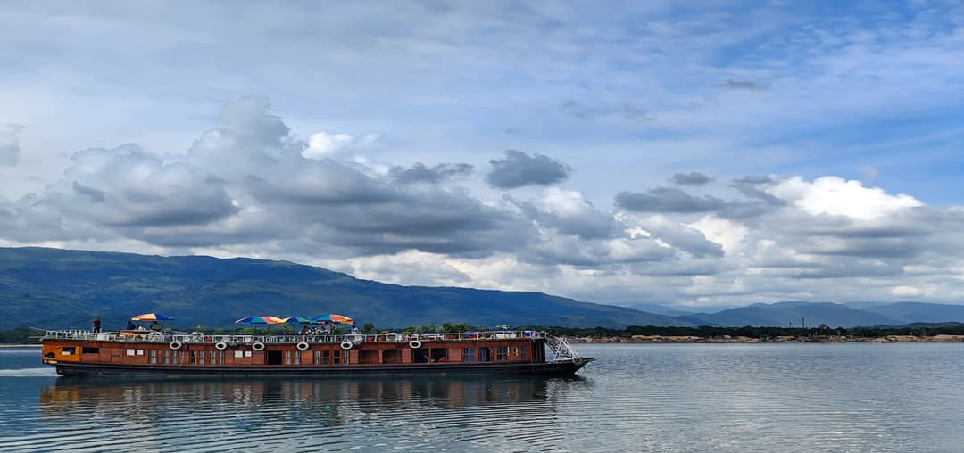 Fantasy-A Luxury House Boat (AC)